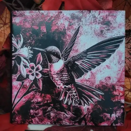 Vörös repülés – Gravírozott kolibri kerámialap